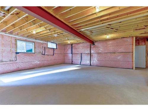 42 Avery Place, Milverton, ON - Indoor Photo Showing Garage