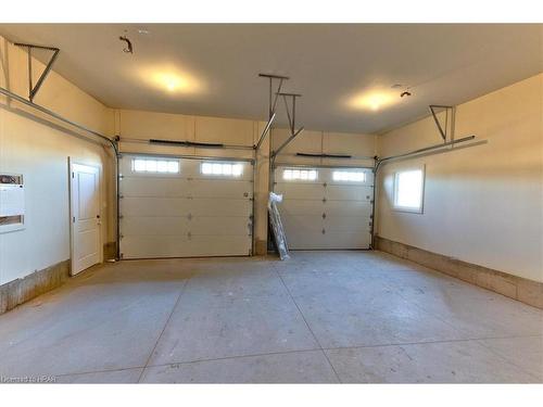 42 Avery Place, Milverton, ON - Indoor Photo Showing Garage