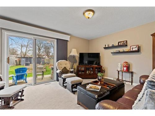 8 Oak Street, Stratford, ON - Indoor Photo Showing Living Room