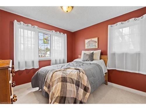 8 Oak Street, Stratford, ON - Indoor Photo Showing Bedroom