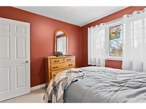 8 Oak Street, Stratford, ON - Indoor Photo Showing Bedroom