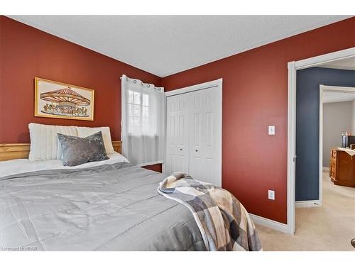 8 Oak Street, Stratford, ON - Indoor Photo Showing Bedroom