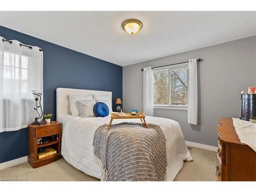 8 Oak Street, Stratford, ON - Indoor Photo Showing Bedroom