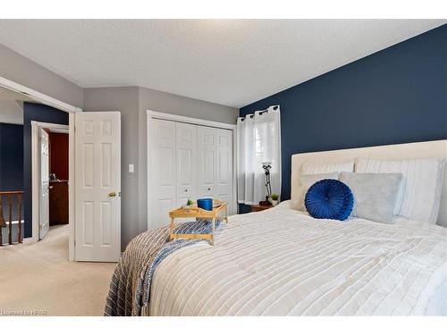 8 Oak Street, Stratford, ON - Indoor Photo Showing Bedroom