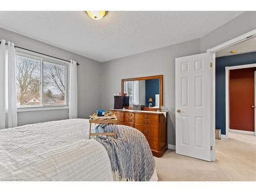 8 Oak Street, Stratford, ON - Indoor Photo Showing Bedroom