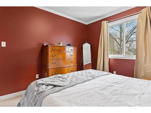 8 Oak Street, Stratford, ON - Indoor Photo Showing Bedroom