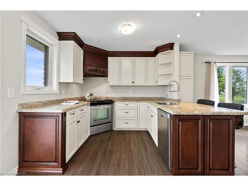 39 Minto Street S, Clifford, ON - Indoor Photo Showing Kitchen With Upgraded Kitchen