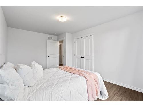 39 Minto Street S, Clifford, ON - Indoor Photo Showing Bedroom