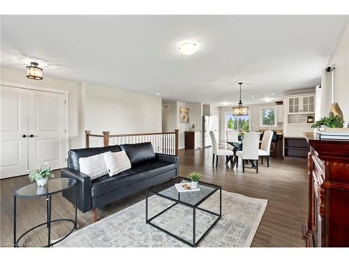 39 Minto Street S, Clifford, ON - Indoor Photo Showing Living Room