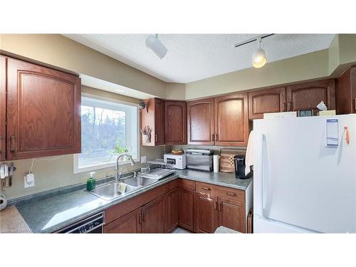 157 William Street N, Clinton, ON - Indoor Photo Showing Kitchen With Double Sink