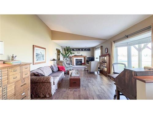 157 William Street N, Clinton, ON - Indoor Photo Showing Living Room With Fireplace