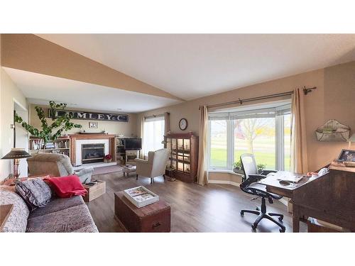 157 William Street N, Clinton, ON - Indoor Photo Showing Living Room With Fireplace