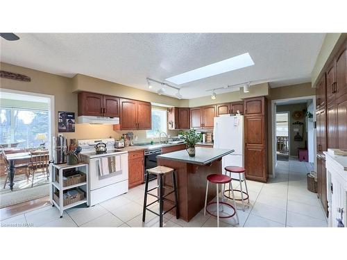 157 William Street N, Clinton, ON - Indoor Photo Showing Kitchen