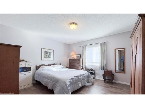 157 William Street N, Clinton, ON - Indoor Photo Showing Bedroom