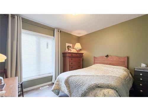 157 William Street N, Clinton, ON - Indoor Photo Showing Bedroom