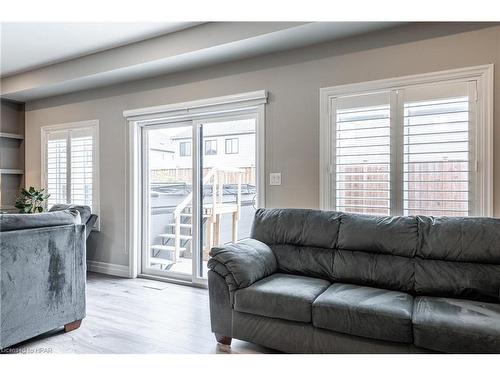 73 Robertson Drive, Stratford, ON - Indoor Photo Showing Living Room