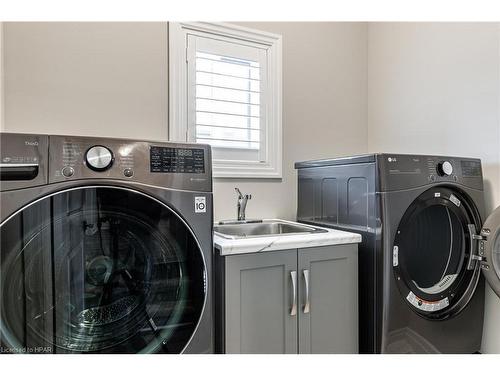 73 Robertson Drive, Stratford, ON - Indoor Photo Showing Laundry Room