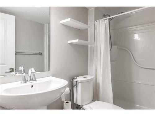 73 Robertson Drive, Stratford, ON - Indoor Photo Showing Bathroom