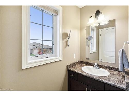 57 Edison Street, St. Marys, ON - Indoor Photo Showing Bathroom