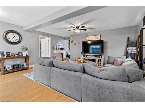 830 Elma Street W, Listowel, ON - Indoor Photo Showing Living Room