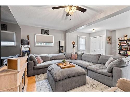 830 Elma Street W, Listowel, ON - Indoor Photo Showing Living Room