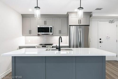 101-100 Gordon Street, Stratford, ON - Indoor Photo Showing Kitchen With Upgraded Kitchen