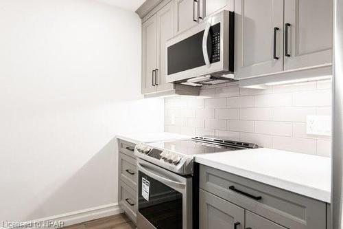 101-100 Gordon Street, Stratford, ON - Indoor Photo Showing Kitchen With Upgraded Kitchen