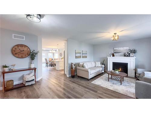 103 Huron Heights Drive, Ashfield-Colborne-Wawanosh, ON - Indoor Photo Showing Living Room