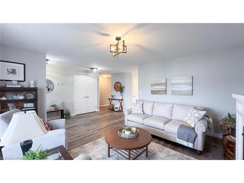 103 Huron Heights Drive, Ashfield-Colborne-Wawanosh, ON - Indoor Photo Showing Living Room