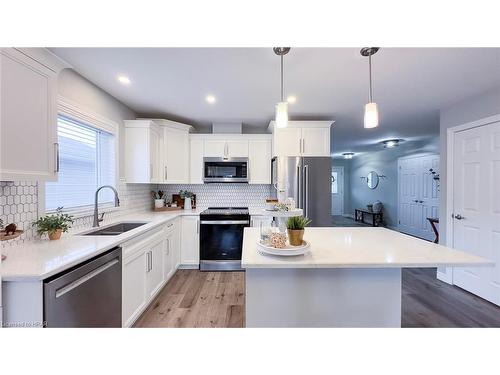 103 Huron Heights Drive, Ashfield-Colborne-Wawanosh, ON - Indoor Photo Showing Kitchen With Double Sink With Upgraded Kitchen