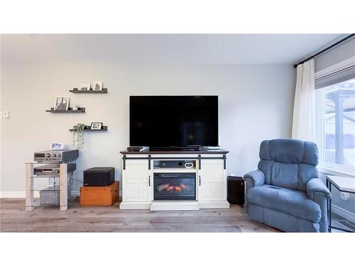 103 Huron Heights Drive, Ashfield-Colborne-Wawanosh, ON - Indoor Photo Showing Living Room