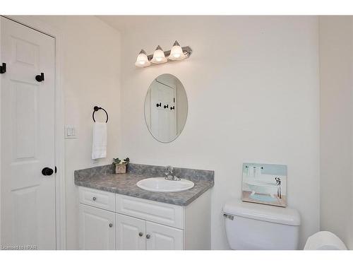 55 Hyde Road, Stratford, ON - Indoor Photo Showing Bathroom