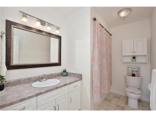 55 Hyde Road, Stratford, ON - Indoor Photo Showing Bathroom