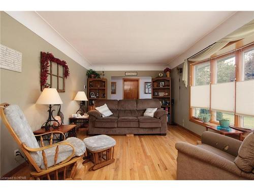 596 Elgin Street E, St. Marys, ON - Indoor Photo Showing Living Room