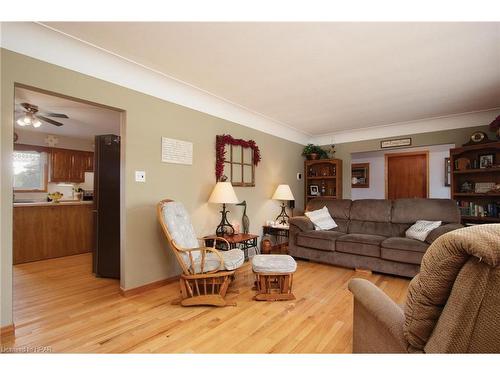 596 Elgin Street E, St. Marys, ON - Indoor Photo Showing Living Room