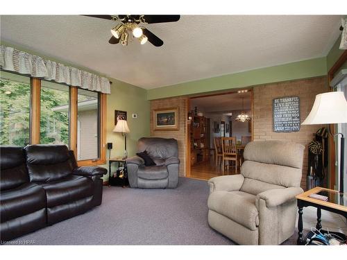 596 Elgin Street E, St. Marys, ON - Indoor Photo Showing Living Room