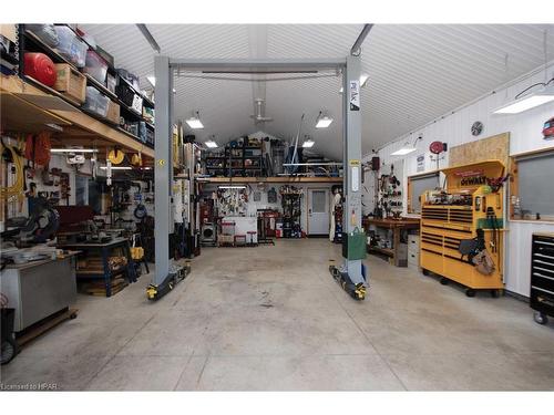 596 Elgin Street E, St. Marys, ON - Indoor Photo Showing Garage