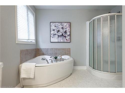 18 Abraham Drive, Stratford, ON - Indoor Photo Showing Bathroom