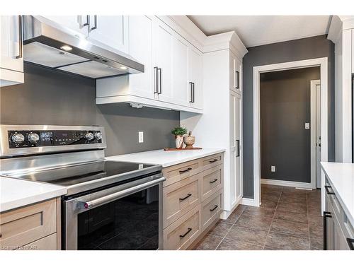 18 Abraham Drive, Stratford, ON - Indoor Photo Showing Kitchen With Upgraded Kitchen