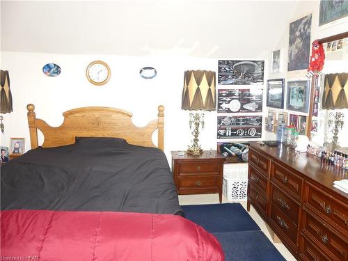 9 Rattenbury Street, Clinton, ON - Indoor Photo Showing Bedroom