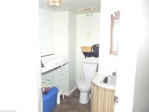 9 Rattenbury Street, Clinton, ON - Indoor Photo Showing Bathroom