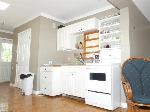 9 Rattenbury Street, Clinton, ON - Indoor Photo Showing Kitchen