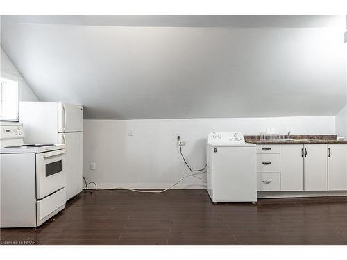 21 Waterloo Street, St. Marys, ON - Indoor Photo Showing Laundry Room