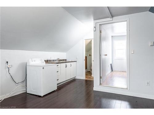 21 Waterloo Street, St. Marys, ON - Indoor Photo Showing Laundry Room