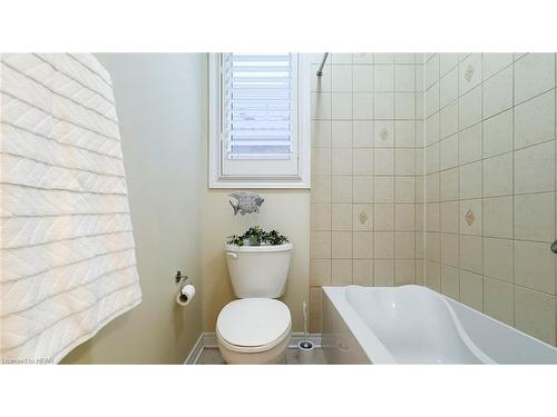 8 Macpherson Avenue, Seaforth, ON - Indoor Photo Showing Bathroom