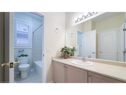 8 Macpherson Avenue, Seaforth, ON - Indoor Photo Showing Bathroom