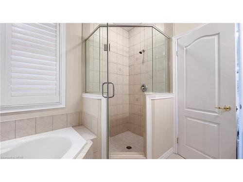 8 Macpherson Avenue, Seaforth, ON - Indoor Photo Showing Bathroom