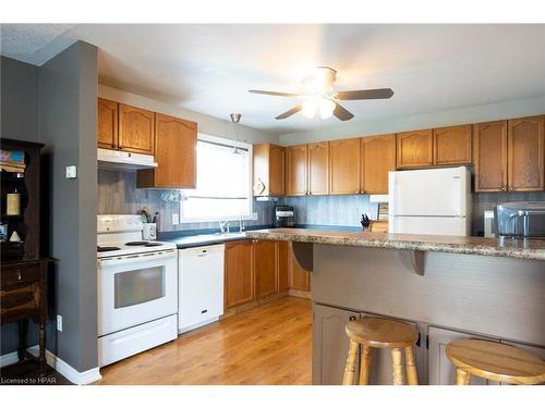 793 Lavery Street, Listowel, ON - Indoor Photo Showing Kitchen