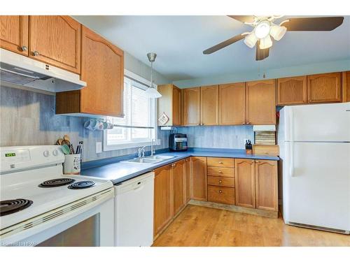 793 Lavery Street, Listowel, ON - Indoor Photo Showing Kitchen