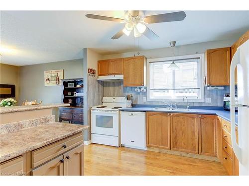 793 Lavery Street, Listowel, ON - Indoor Photo Showing Kitchen